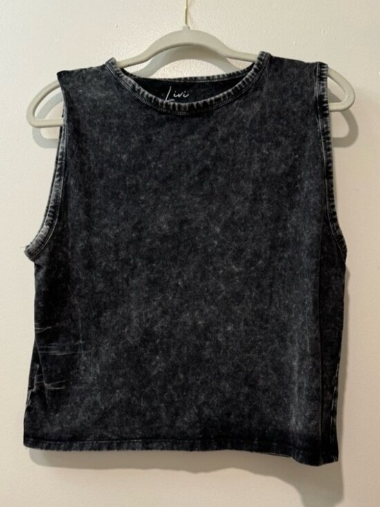Tops - Black Sleeveless Crop Tank